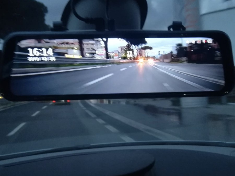 Fotó Laura ügyféltől: az út élőben látható a MirrorCam Pro kijelzőjén